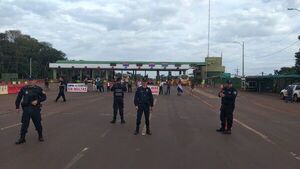 Manifestación para exigir exoneración de peaje en Minga Guazú - ABC en el Este - ABC Color