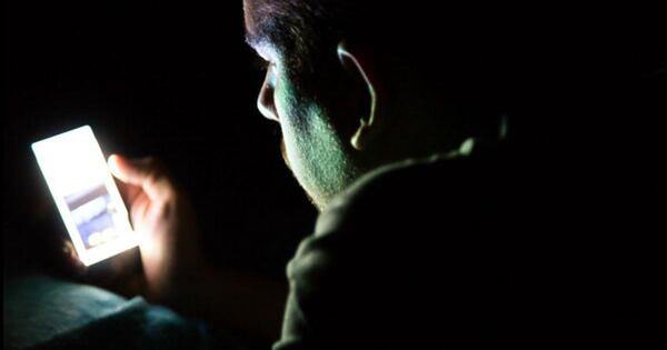 ¿Qué se debe tener en cuenta para cuidar los ojos de la luz azul de los celulares?