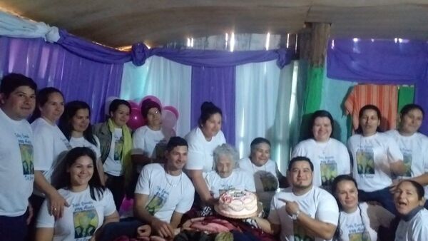 Abuela cumplió 110 años y recibió serenata de familiares y vecinos