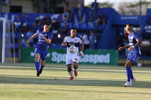 Versus / Rodrigo Rojas muy cerca de cerrar con un equipo del fútbol paraguayo - Paraguaype.com