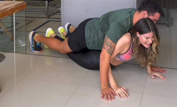 Crónica / [VIDEO] Divertido desafío entre Alba Riquelme y Renato Prono