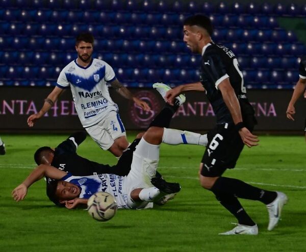 Ameliano vs. Libertad: La “V” da el batacazo ante el último campeón   - Fútbol - ABC Color