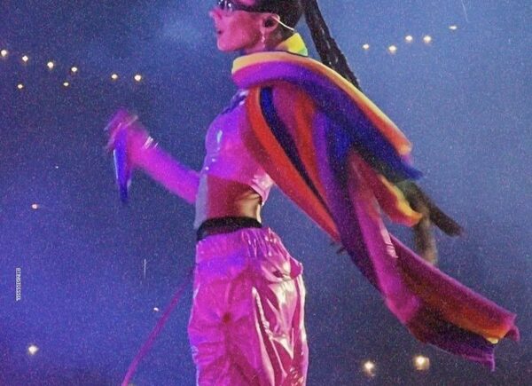 Tini Stoessel pela bandera gay en la Expo y explota la polémica