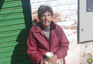 Buscan a familiares de una mujer extraviada •