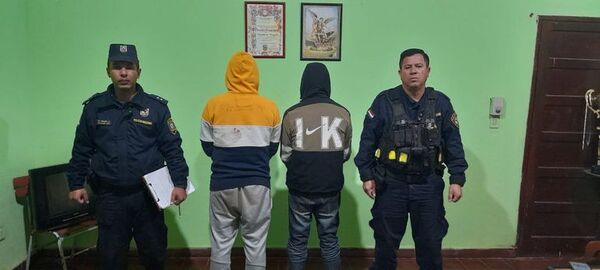 En combate al microtráfico, detienen a dos personas por presunta posesión de moñitos de cocaína en Paraguarí - Policiales - ABC Color