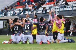 San Lorenzo recupera la punta y Luqueño remonta un complicado partido