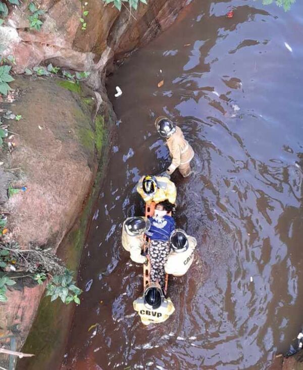 Mujer que cayó al Arroyo no fue identificada - Policiales - ABC Color