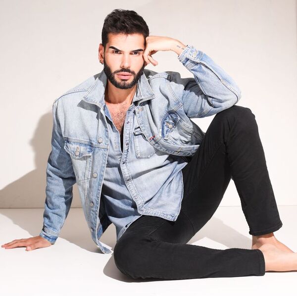 Tini y el joven que le regaló la bufanda LGBT: “la gente me abrió paso” - Nacionales - ABC Color