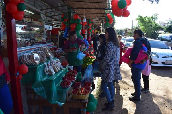 “Frutilla con chantilly” sigue siendo el postre favorito en la expo aregüeña - Nacionales - ABC Color
