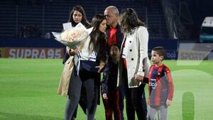 Crónica / (GALERÍA) El homenaje al "Chiqui" Arce tras la partida de su hijo