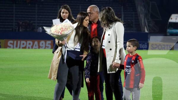 Crónica / (GALERÍA) El homenaje al "Chiqui" Arce tras la partida de su hijo