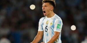 Manchester United confirmó el fichaje de Lisandro Martínez
