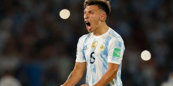Manchester United confirmó el fichaje de Lisandro Martínez