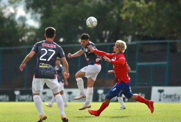 El “Santo”, firme en la punta de la Intermedia - Fútbol - ABC Color