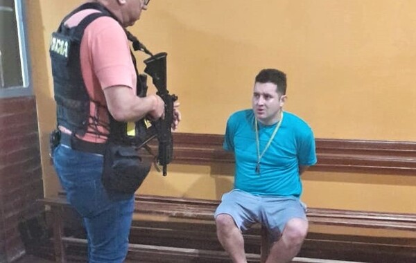 Hermano de presuntas matricidas es acusado por atacar a vecinos por denunciar maltrato a madre fallecida | 1000 Noticias