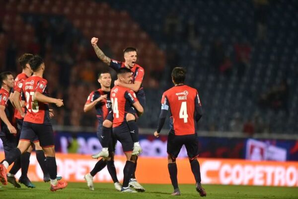 Cerro Porteño remonta y triunfa ante 12 - Radio Imperio