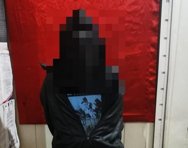 Mondaha detenido por fingir ser vendedor en la expo y pelar al rollo