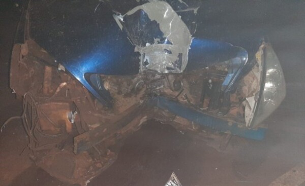 Ocasionó accidente y luego huyó gritando de dolor