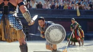 Russell Crowe posa delante de "su antigua oficina": El Coliseo romano