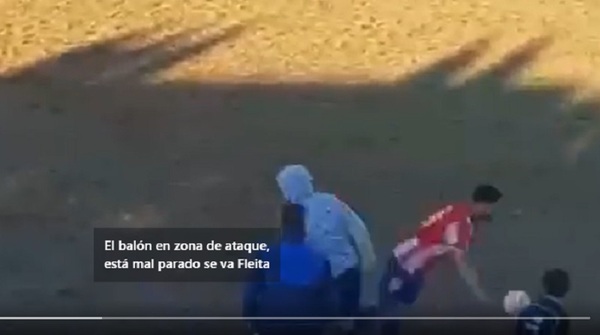 Diario HOY | Insólito: suplente interviene en pleno ataque rival