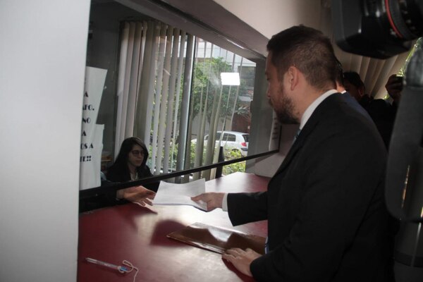 Diario HOY | Municipio denuncia a la Essap por generar perjuicio al romper calles en Asunción