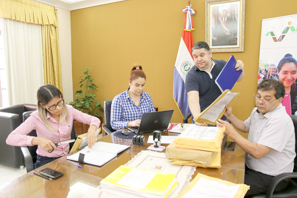 Apertura de sobres para agua potable en colonias del Alto Paraná - La Clave