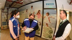 Médica negacionista ingresó al país como turista y su estadía ya venció