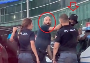 Policías cachean a futbolista del Milan y hasta le apuntan a acompañante - La Prensa Futbolera