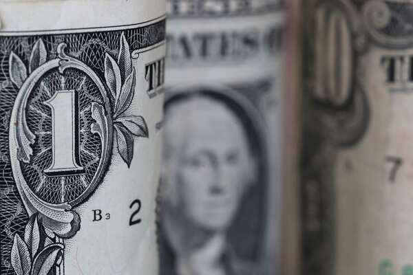 El dólar abre por debajo de los 1.000 pesos tras la intervención del Banco Central - MarketData