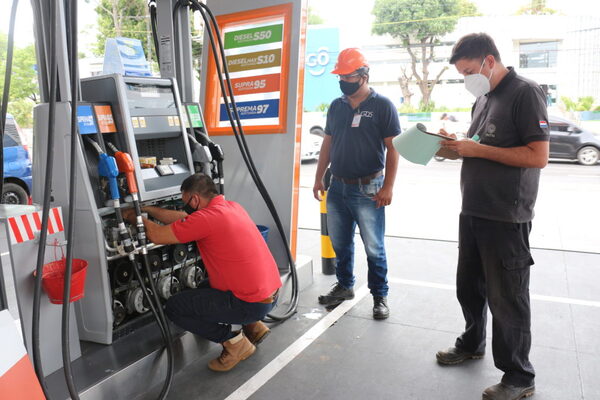 Piden informe sobre irregularidades en la carga de combustible - ADN Digital