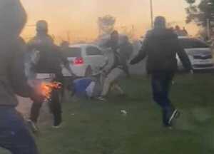 (VIDEO) Batalla campal entre hinchas luqueños