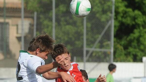 Diario HOY | El fútbol inglés prueba prohibir los cabezazos en formativas