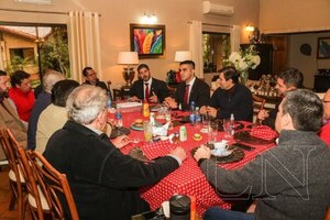 Diario HOY | Luifer Bernal participó de encuentro con el Comando Nacional de Honor Colorado