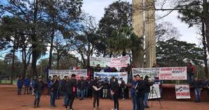 La Nación / Cansados de asaltos, transportistas de CDE se movilizan y exigen seguridad
