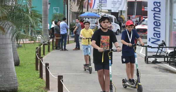 Yacyretá exhibe monopatines eléctricos en la Expo