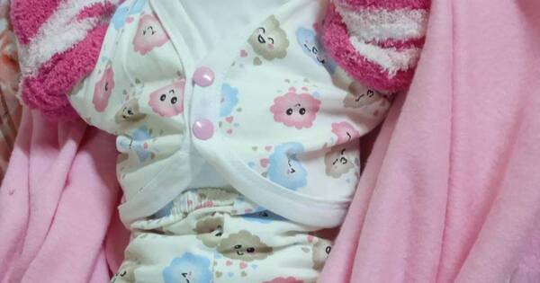 La Nación / Niña nacida en patrullera y su madre están bien de salud, según el abuelo