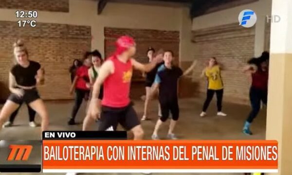Bailoterapia con internas del penal de Misiones | Telefuturo