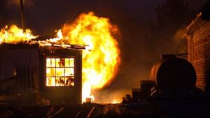 Joven se salvó tras presunto incendio intencional de su vivienda