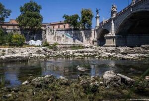 Grave sequía hace reaparecer las ruinas del antiguo puente de Nerón en Roma