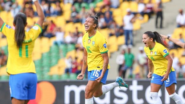 Brasil golea a Venezuela y se mete en semifinales