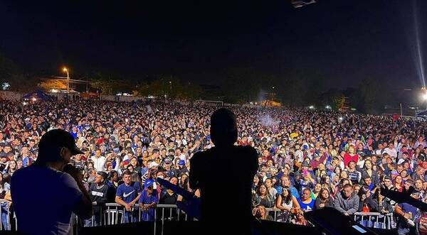 Crónica / Publican "caché" de cumbieros y se arma un guyryry