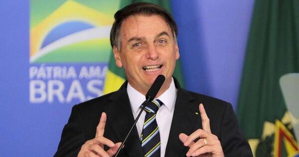 Diario HOY | Bolsonaro cuestiona el sistema electoral brasileño en reunión con embajadores