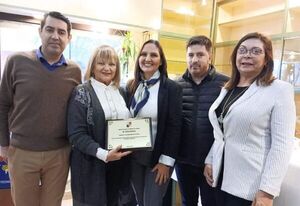 Rinden homenaje póstumo a médico de la ciudad de Fernando de la Mora - Nacionales - ABC Color