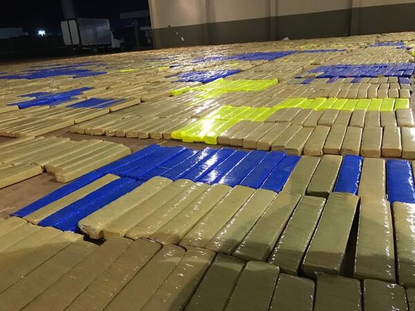 Incautan gran cantidad de marihuana prensada - ABC Noticias - ABC Color
