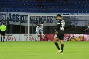 Versus / Ameliano, apenas el segundo equipo que pudo derrotar a Libertad en el año - Paraguaype.com