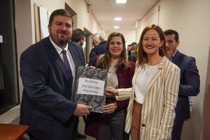 Encuentro Nacional lanza primera tanda de candidatos al Senado - Política - ABC Color
