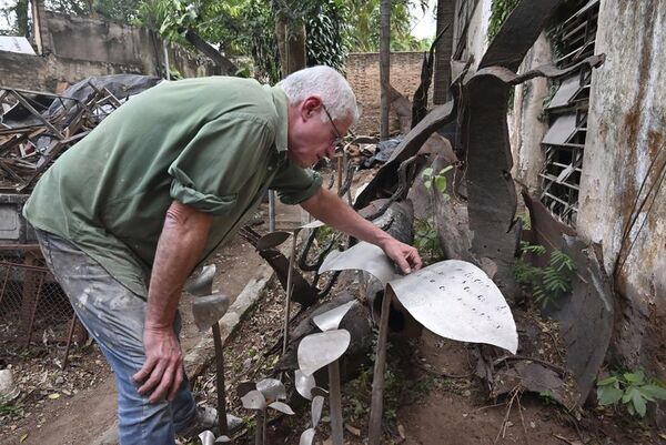 Seam no investigó a responsables del desguace de escultura de Hermann Guggiari - Artes Plásticas - ABC Color