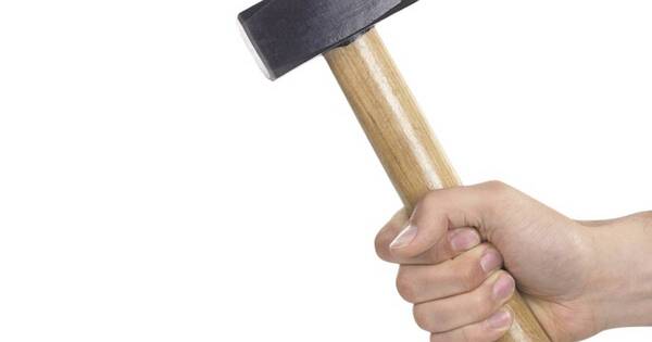 La Nación / ¿Legislando y con el mazo dando?