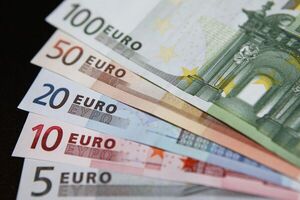 Depreciación del euro también se siente en Paraguay, con caída de más de G. 200 en el último mes - MarketData