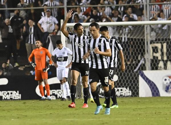 Libertad-Olimpia, una nueva edición del clásico blanco y negro - Fútbol - ABC Color